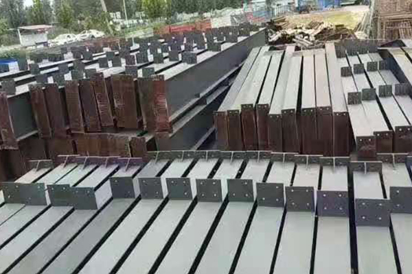 出售 24＋24＋24＋24米跨，184米長(zhǎng)，12米高行車(chē)房