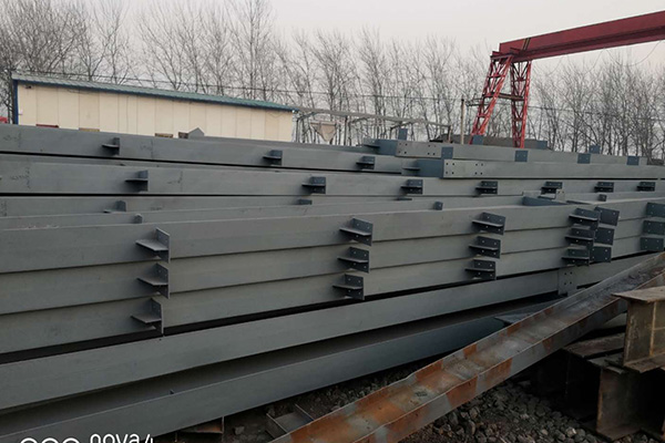 出售26米屋面梁11架，大頭600小頭400*200